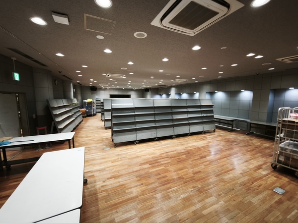 光和書房 【 【明日開幕】新興古書大即売展｜設営が始まりました